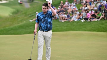 HAMILTON, ONTARIO - JUNE 01: Robert MacIntyre of Scotland tips his cap on the 18th green during the third round of the RBC Canadian Open at Hamilton Golf & Country Club on June 01, 2024 in Hamilton, Ontario, Canada.   Minas Panagiotakis/Getty Images/AFP (Photo by Minas Panagiotakis / GETTY IMAGES NORTH AMERICA / Getty Images via AFP)