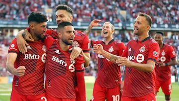 Toronto building with Lorenzo Insigne and Federico Bernardeschi